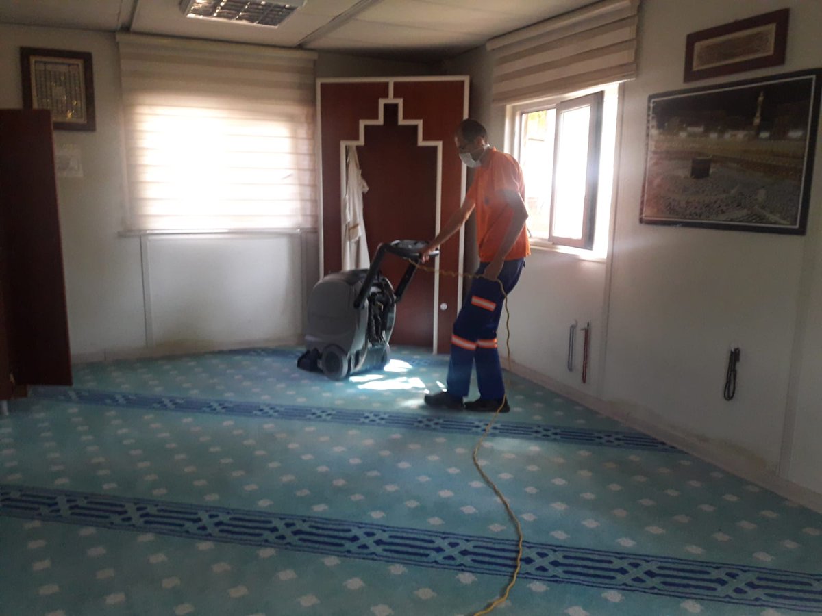 Ankara Üniversitesi Dışkapı Kampüsünde bulunan mescidlerimizin Kovid-19 tedbirleri kapsamında temizlik ve dezenfeksiyon çalışmalarını ekipleriyle yürüten ve desteklerini esirgemeyen Altındağ Belediye Başkanı Sayın <a href="/asimbalci/">Prof. Dr. Asım Balcı</a> ya teşekkür ediyoruz.
<a href="/altindagbel/">Altındağ Belediyesi</a>