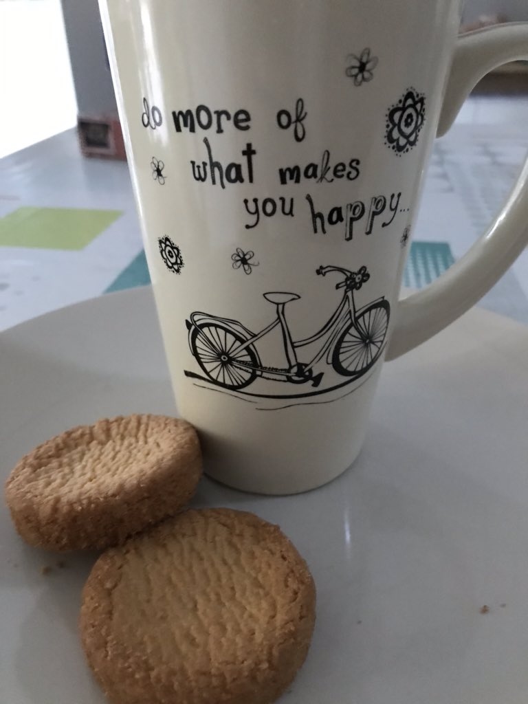 J’ai bien essayé de m’en séparer. Abdos matinaux, course à pied, corde à sauter, menus allégés, rien n’y fait. Mon ventre est vraiment bien accroché ! Il aime les fruits et légumes, mais aussi le sucre et le gras... et je lui en donne, parfois...
