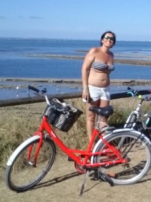 Et pour fêter ça... ben voilà. Là, c’est mon ventre et moi. Et j’aime à croire que mon poids n’est pas que ce qu’on voit.