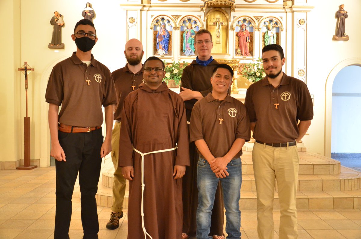 CapuchinsNJ_SE's tweet photo. Moments of the reception of the new #postulants. Congratulations to Francisco Chavez. Please remember them in your #prayers π
St. Francis of Assisi pray for us.
#religious #postulancy #franciscan #capuchin #friars https://t.co/ESOrn4AY6X