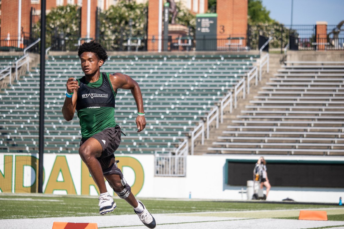 We added a little tweak into our MAX VELOCITY work in this past week  @CharlotteFTBL by adding a slight curved element.Top speeds were a little lower than weeks past, but with the added volume our 20 hr week provided, that was perfectly acceptable to us! #TrainFastBeFast