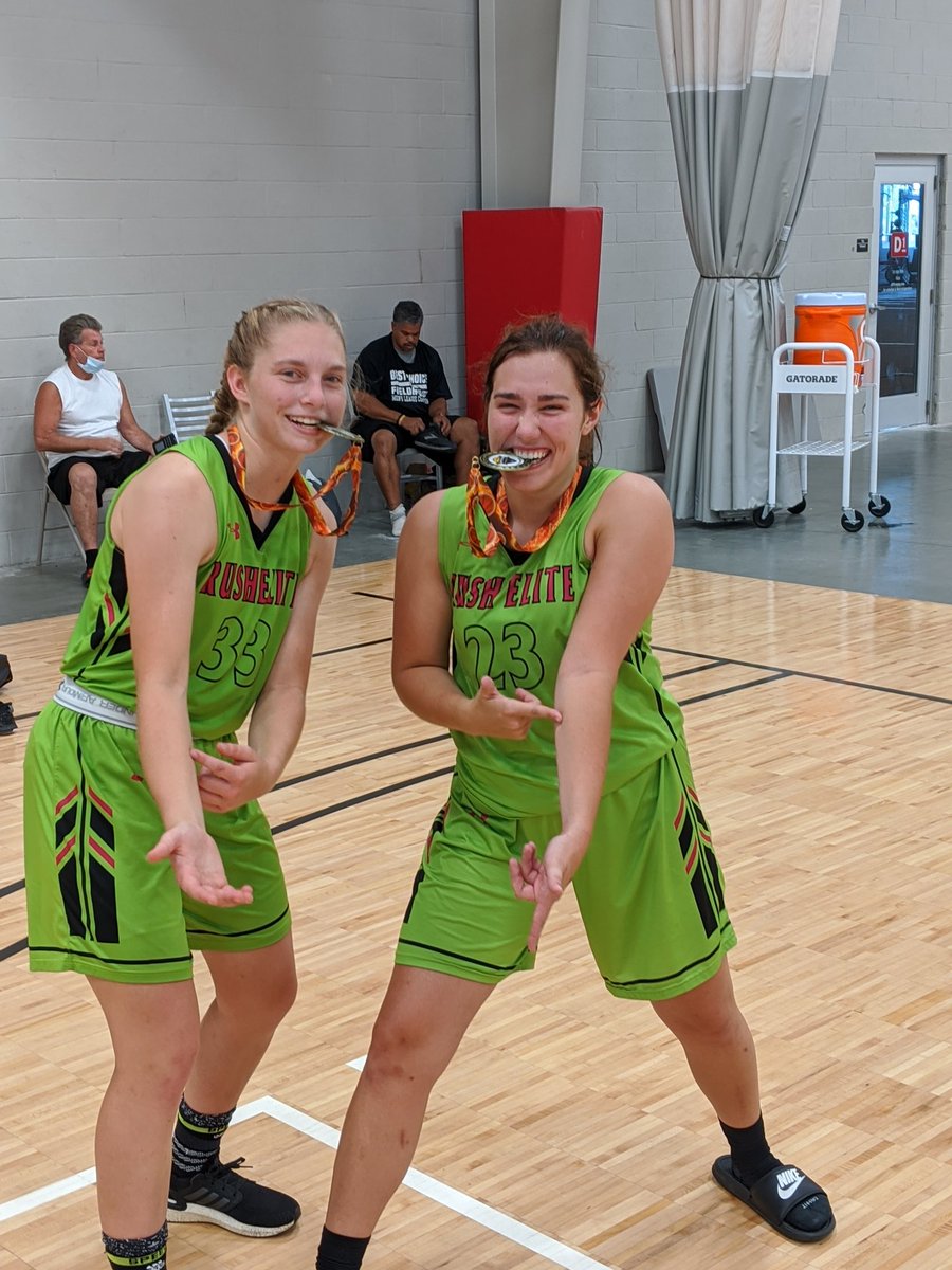 GraceForrest_21's tweet photo. Champions 🧊 https://t.co/JtV6UkL06G