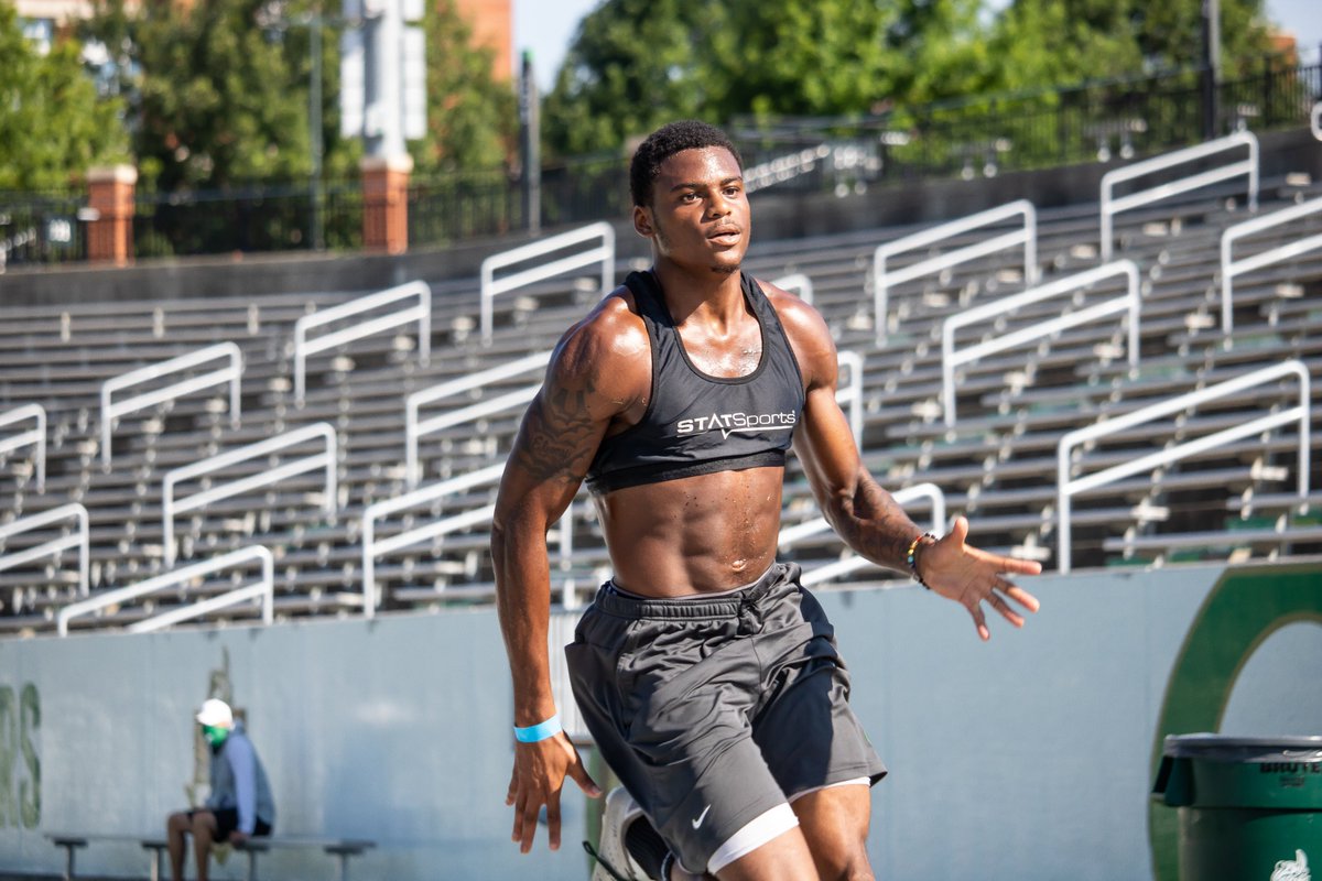 We added a little tweak into our MAX VELOCITY work in this past week  @CharlotteFTBL by adding a slight curved element.Top speeds were a little lower than weeks past, but with the added volume our 20 hr week provided, that was perfectly acceptable to us! #TrainFastBeFast