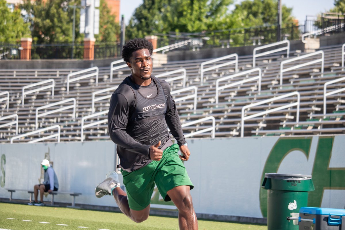 We added a little tweak into our MAX VELOCITY work in this past week  @CharlotteFTBL by adding a slight curved element.Top speeds were a little lower than weeks past, but with the added volume our 20 hr week provided, that was perfectly acceptable to us! #TrainFastBeFast