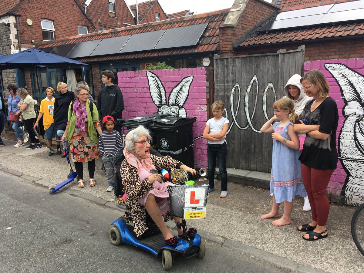 Grandma literally caused mayhem around BS3 this evening. ⁦<a href="/CoddywompleUK/">Coddywomple</a>⁩ ⁦<a href="/DikDowney/">Dik Downey</a>⁩ <a href="/OTT_Theatre/">Opposable Thumb Theatre</a>⁩