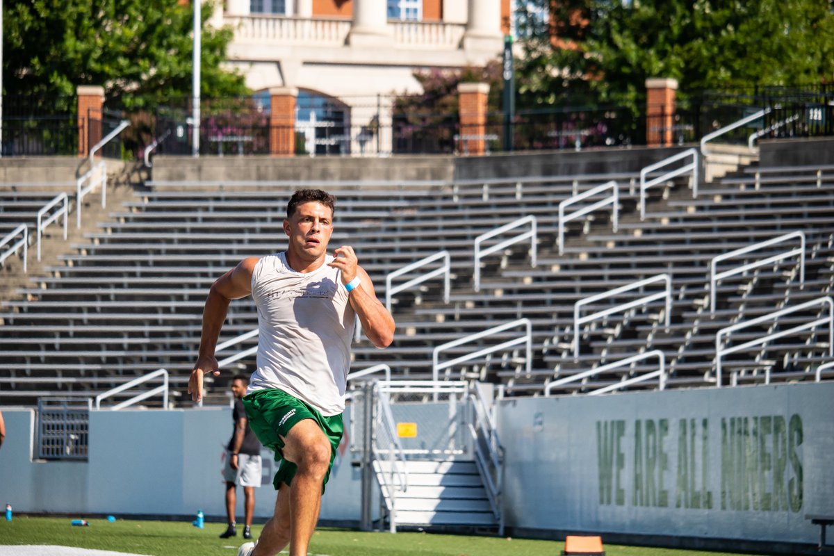 We added a little tweak into our MAX VELOCITY work in this past week  @CharlotteFTBL by adding a slight curved element.Top speeds were a little lower than weeks past, but with the added volume our 20 hr week provided, that was perfectly acceptable to us! #TrainFastBeFast