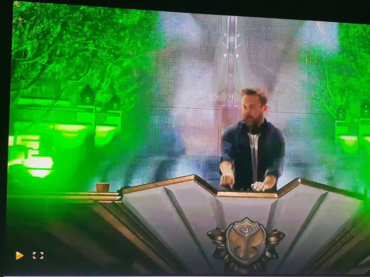 MikeD8090's tweet photo. Woow @davidguetta is really killing it #Tomorrowland2020 #Tomorrowland https://t.co/o8jZJg2VfG