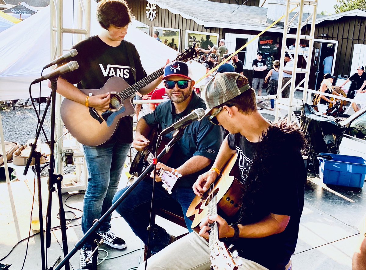 BoogerBottom's tweet photo. As usual Bowfest was a blast! Met again so many wonderful people from the gorgeous North country of America that made us all feel like family. Was cool to jam with my sons @Meyer_Waddell @masonwaddell3 as well as with @NateHosie @Headhuntertv & Dallas R! #bowfest https://t.co/9OOxtp8fJY