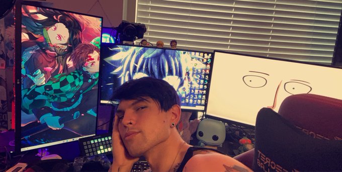 Wanna play games together 🥺 https://t.co/rIWDBvF66n