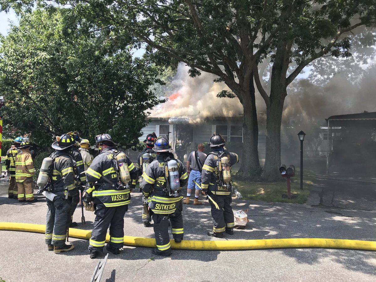 Chief_Ippy's tweet photo. Hot summer’s day fire an important consideration is mutual aid assignments. Better to start additional units sooner then later as heat exhaustion/fatigue will play a factor early into ops. Rehab is also an important & needed aspect of the operation. 📸 #crossbuffjrphotography https://t.co/jaMzJx601k