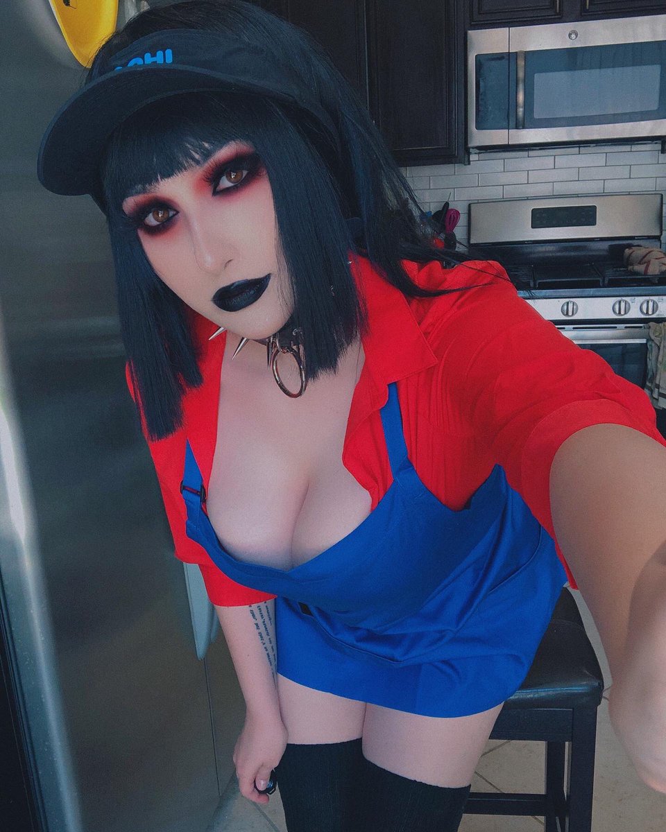 kroftkat's tweet photo. C🖤SPLAY OTDDDDD

Welcome to IH𖤐P 🖤

I heard you like your coffee black just like your metal (; 

#cosplay #GothIHOP https://t.co/x5iK0c7YGH
