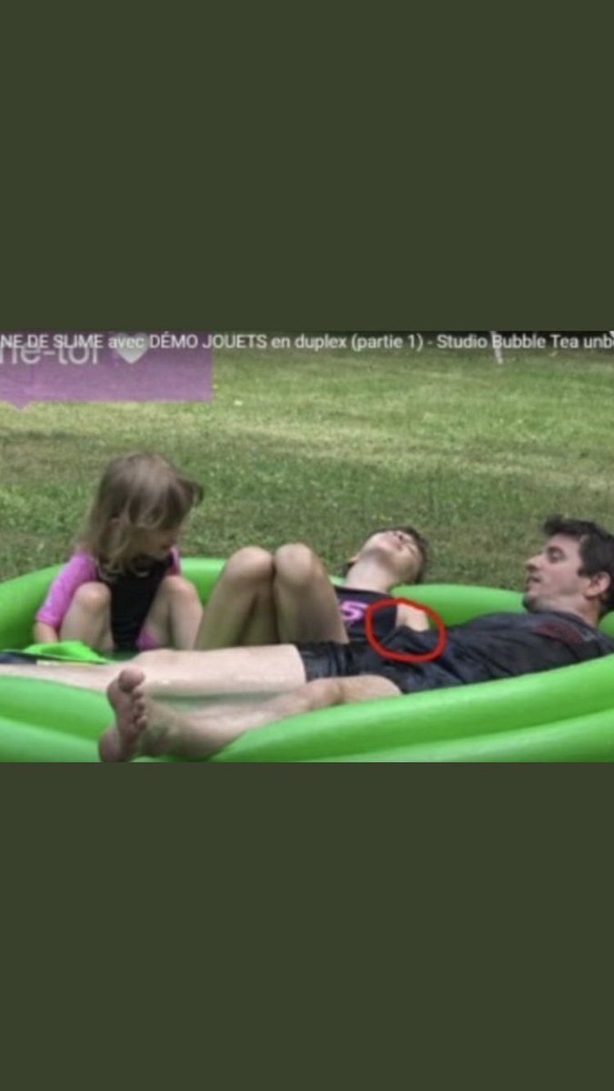 claraackm's tweet photo. Putain j’hallucine ! A quel moment tu bandes sur tes propres filles ?!! #studiobubbletea https://t.co/OL744X5uwf