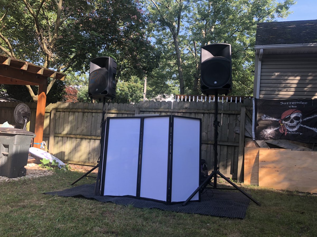 CnPcrew2016's tweet photo. A 90 degree day is the perfect way to celebrate Christmas in July!! #UnforgettableSound https://t.co/ZYL5heku9s