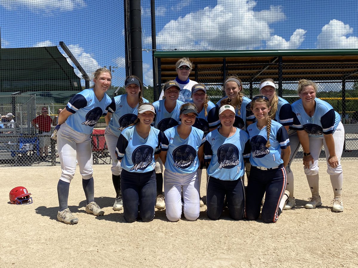 TopGunEvents's tweet photo. Plaza Moonshots take ✌🏻after a hard fought game against the Boulevard Bandits in the College Summer Series Championship! #TGCSS https://t.co/LXtFYcvmrs