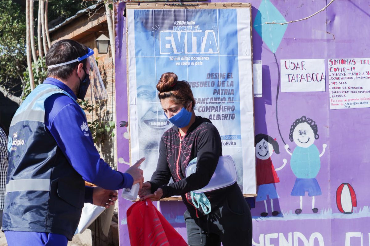 movevitamendoza's tweet photo. Con 10 mil ollas populares en todo el país recordamos a Evita junto al compañero presidente @alferdez 
#EvitaEterna 
#LeyRamona https://t.co/MpjmFwsNOM