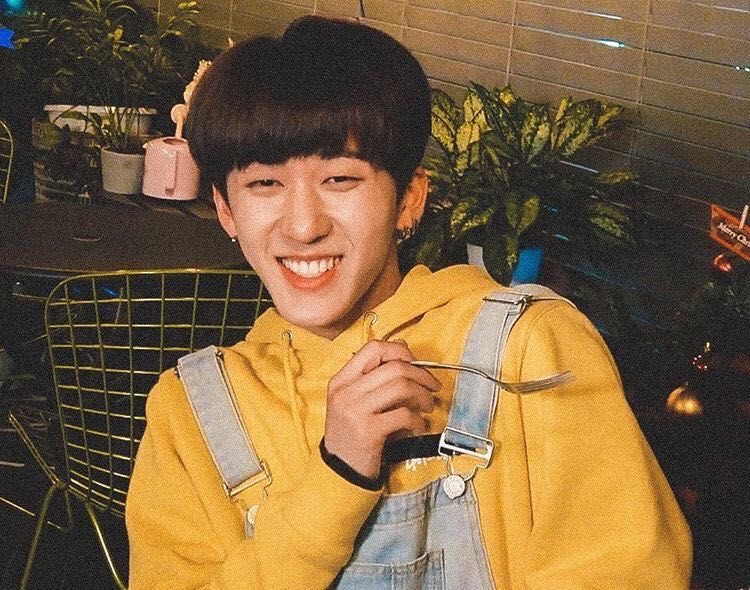kpopflowershop's tweet photo. *＊✿❀
order for : @musicfreak216
from : @stayskz_xix

message : Hi! I hope this can make you smile &amp; cheer you up ☺️ You deserve every happiness. Thank you for being such an amazing friend. I don’t know what I’d do without you. Ily ❤️ https://t.co/g2fgwhane1