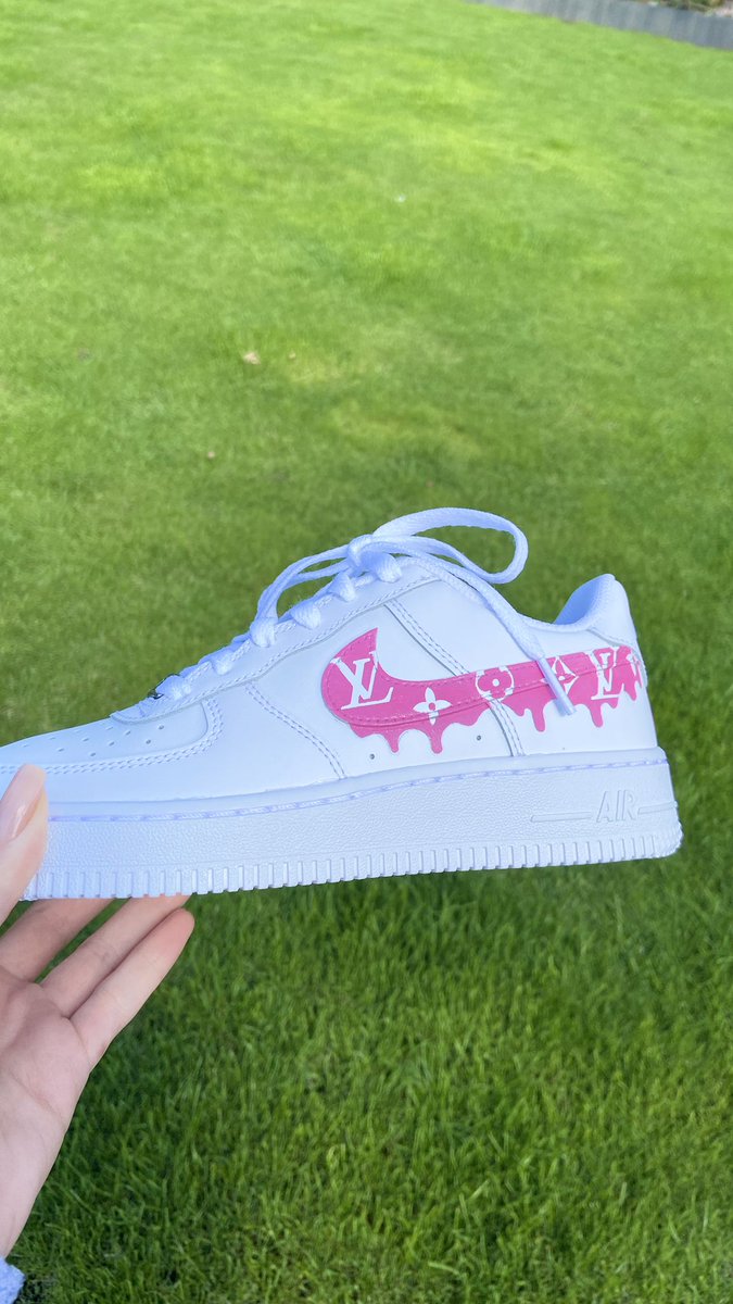 customsbydemi's tweet photo. #customs #customsuk #AirForce #airforce1 #airforce1custom #airforceone #customtrainers #customsneakers #jordan1s #customised https://t.co/JvoG7G7mmu