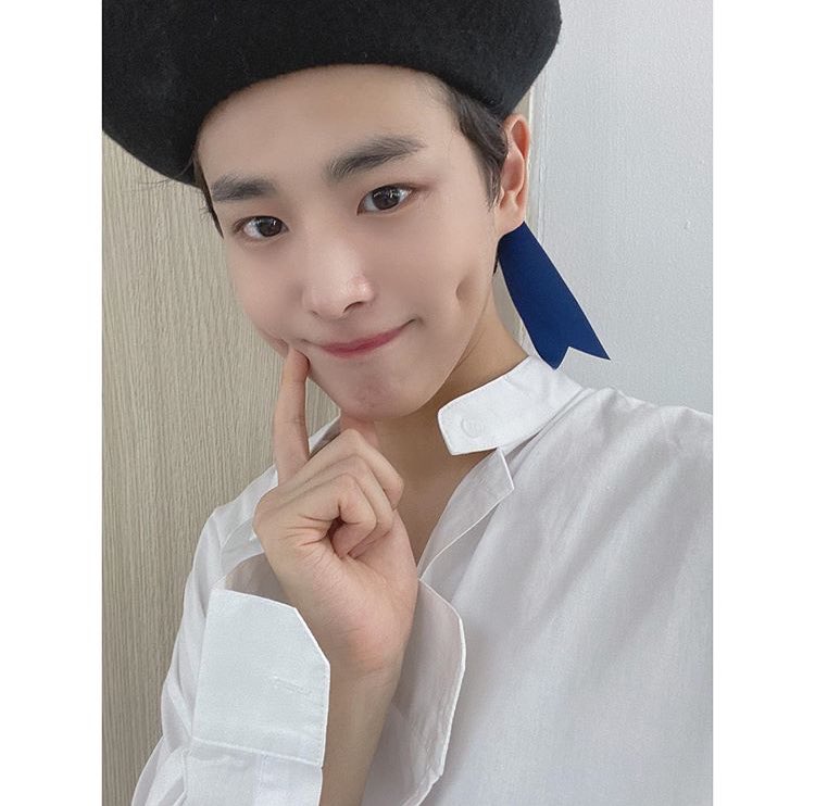 -byungchan selcas; a long but very necessary thread♡