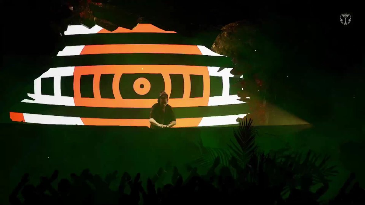 MXTomorrowWorld's tweet photo. YELLOW CLAW en el Cave Stage #Tomorrowland #Tomorrowland2020 Is on fire!! 🔥🔥🔥🔥🔥 https://t.co/tgbmBZZlah