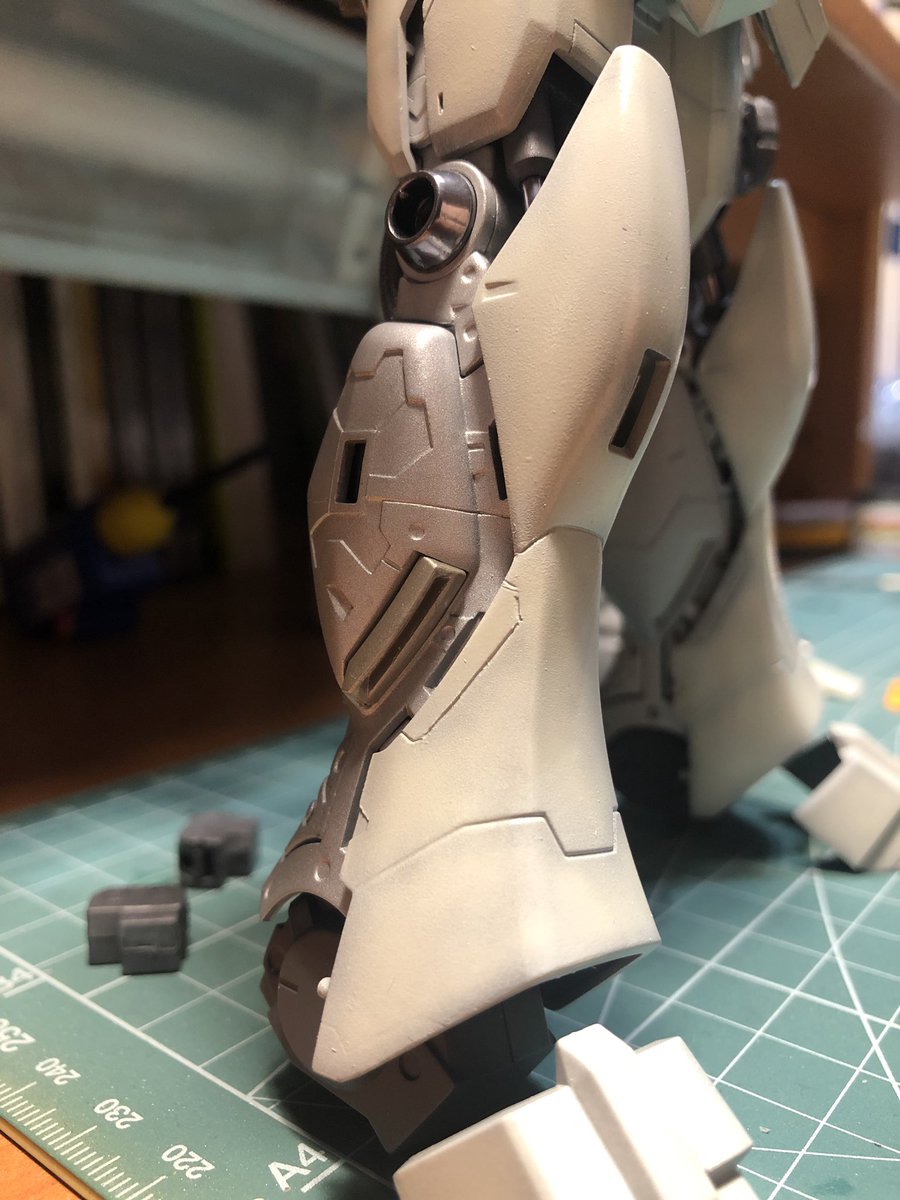 1974Tetsuya's tweet photo. Nu Gundam RX-93 - Bandai Master Grade work in progress

#workinprogress 
#gundam 
#rx93nugundam 
#charscounterattack 
#mastergrade 
#bandai https://t.co/eVSjm2EjhR