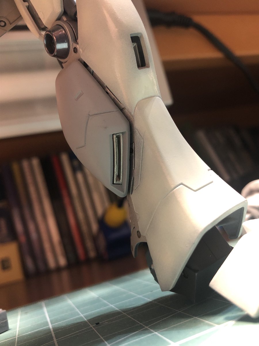 1974Tetsuya's tweet photo. Nu Gundam RX-93 - Bandai Master Grade work in progress

#workinprogress 
#gundam 
#rx93nugundam 
#charscounterattack 
#mastergrade 
#bandai https://t.co/eVSjm2EjhR