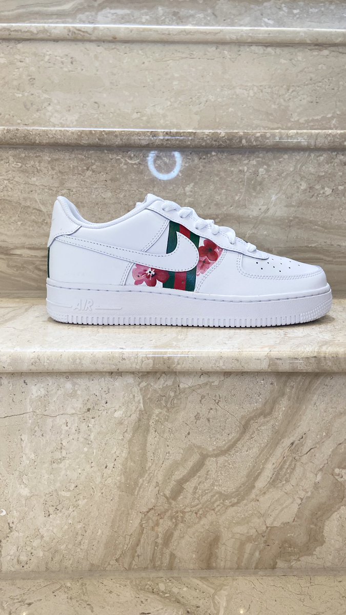 customsbydemi's tweet photo. CUSTOM AIR FORCE 1
Please like and share #customs #customsuk #AirForce #airforce1 #airforce1custom #airforceone #customtrainers #customsneakers #jordan1s #customised https://t.co/py4SB7gwLJ