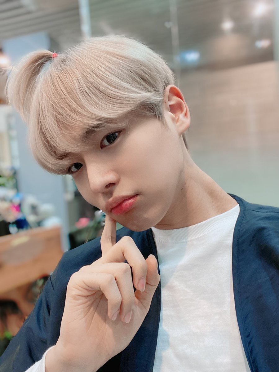 -byungchan selcas; a long but very necessary thread♡