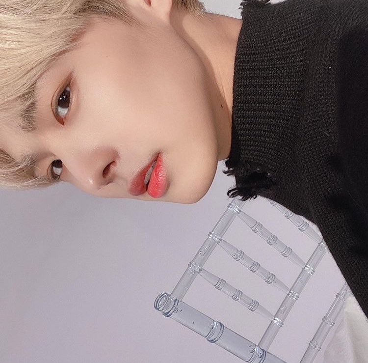 -byungchan selcas; a long but very necessary thread♡