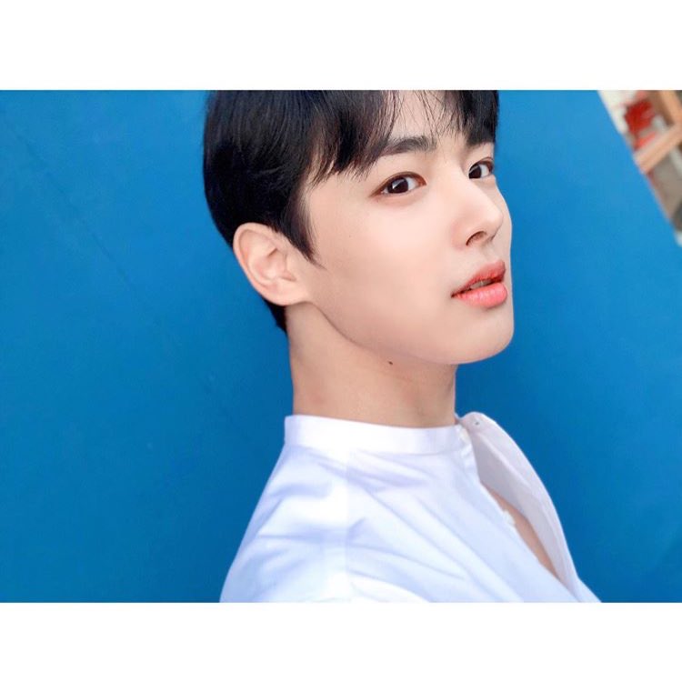 -byungchan selcas; a long but very necessary thread♡