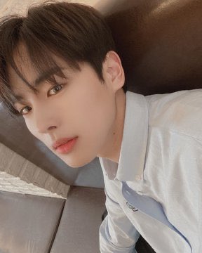 -byungchan selcas; a long but very necessary thread♡