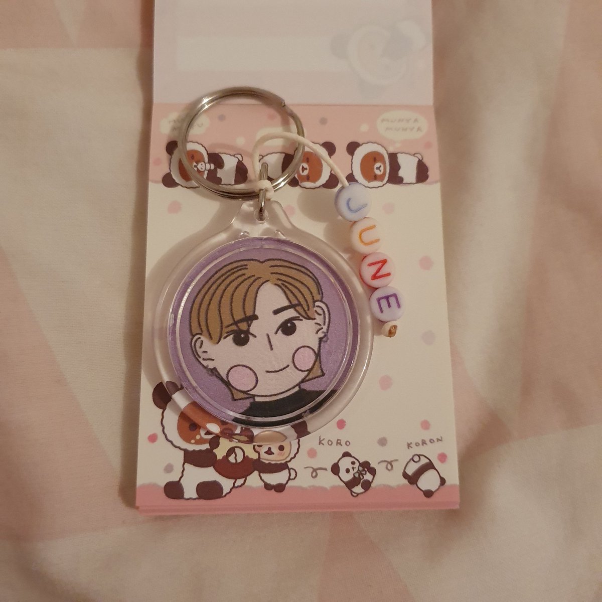 seoiblog's tweet photo. 준 열쇠고리 그림 이렇케 생겨요
ジュンのキーホルダーはこんな感じ。
This is how the drawing for june's keychain looks like :) https://t.co/FNNRZxFU8U