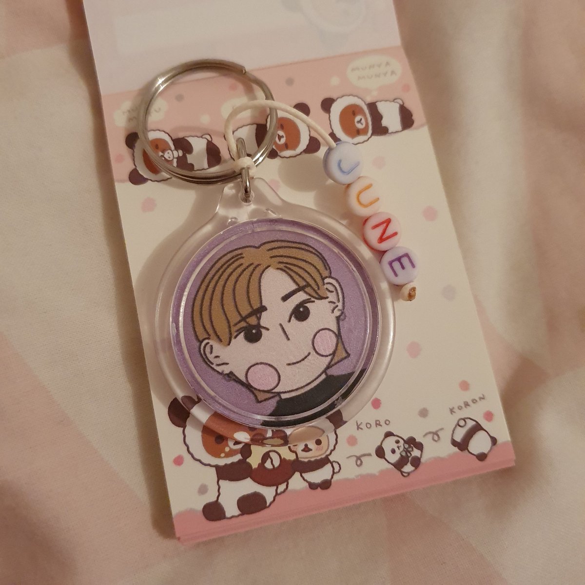 seoiblog's tweet photo. 준 열쇠고리 그림 이렇케 생겨요
ジュンのキーホルダーはこんな感じ。
This is how the drawing for june's keychain looks like :) https://t.co/FNNRZxFU8U