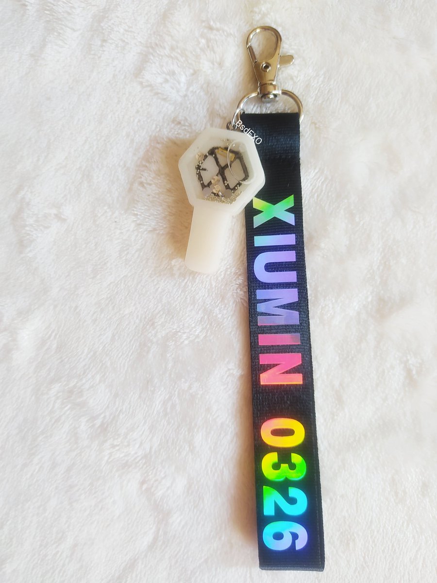 BsdEXO's tweet photo. Hola✨

Tengo a la venta estos llaveritos, todos son totalmente personalizados del grupo, Idol o anime de su preferencia.

Los precios varían según el diseño, están entre los $30 y $110. 

➕Un RT me ayudaría a concretar una venta 🥺🙏

#EXO #EXO_SC #SUHO #BAEKHYUN @weareoneEXO https://t.co/alpRdQw1Gq