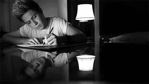 Lovely_Cherrie's tweet photo. I wanna write you a song
One to make your heart remember me... 💜
#OneDirection #1D #IWantToWriteYouASong https://t.co/y8C3Shd7CD