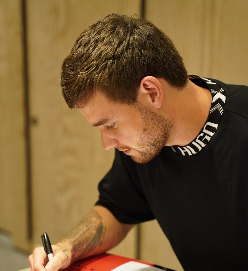 Lovely_Cherrie's tweet photo. I wanna write you a song
One to make your heart remember me... 💜
#OneDirection #1D #IWantToWriteYouASong https://t.co/y8C3Shd7CD