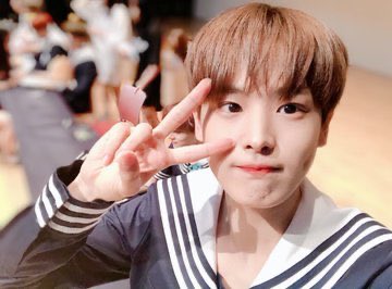 -byungchan selcas; a long but very necessary thread♡