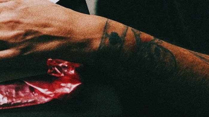 louistmerci's tweet photo. can we all agree that louis tomlinson's hands https://t.co/Xydw9JLRUi