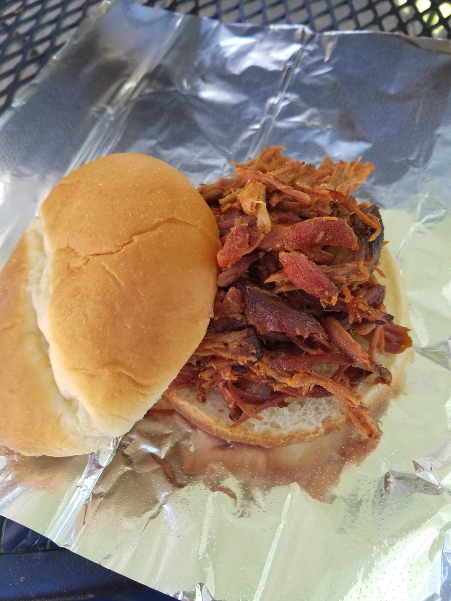 BBQForMyFamily's tweet photo. Pulled pork and spicy chicken sandwiches inbound now #Seattle! If you want the spicy chicken please ask for "The SPD."

Where the hungry people at? If we don't find you at Westlake we'll find you at Cap Hill.

#seattleprotests #seattleprotest #chop #chopbbq https://t.co/qUTxLKkI2D