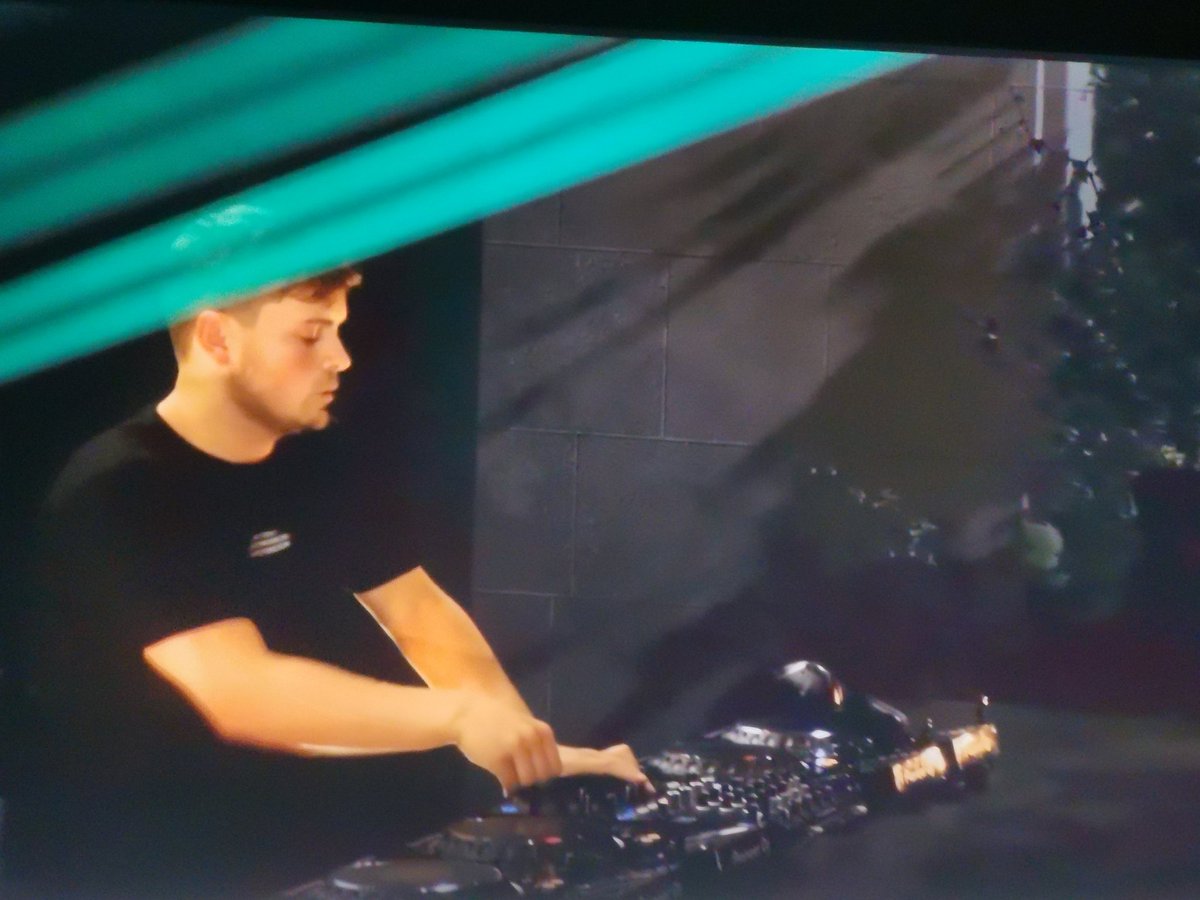 MikeD8090's tweet photo. And the closing with @MartinGarrix to the greatest event of #Tomorrowland2020 #Tomorrowland 😎😎 https://t.co/BNc5Dz10Ay