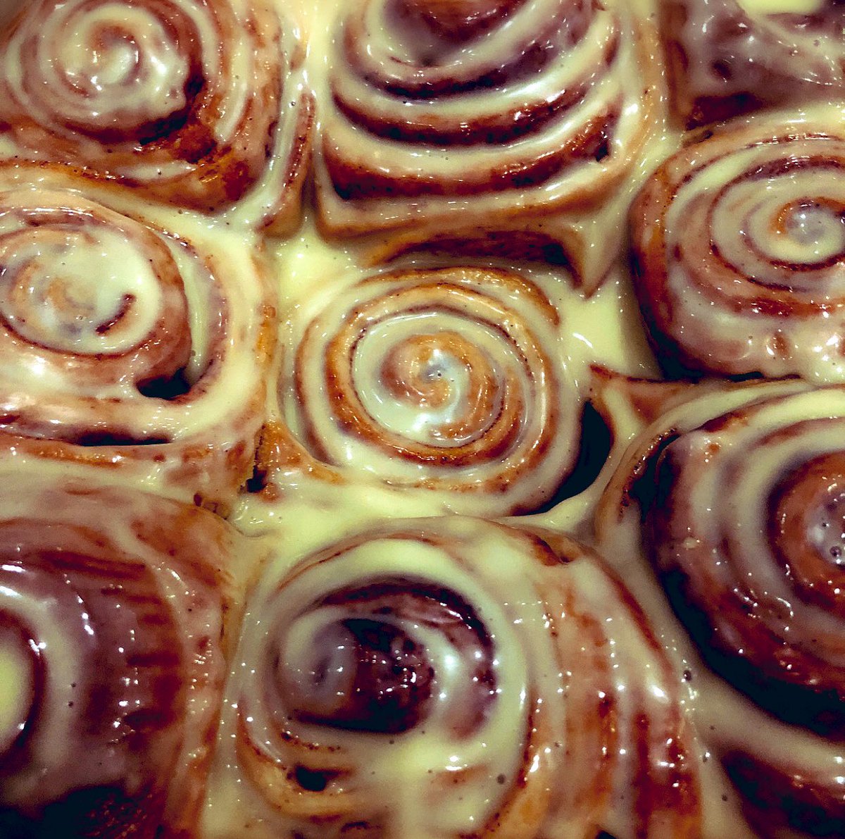 mustbejp's tweet photo. We know a thing or two about buns... call it an occupational hazard! The test kitchen is filled with the scent of cinnamon. These cinnamon buns are delicious and will be available VERY soon, but for now these are for US! #cinnamonbun #newcollaboration #eltham #elthamjons #se9 https://t.co/HePi3vcbdj