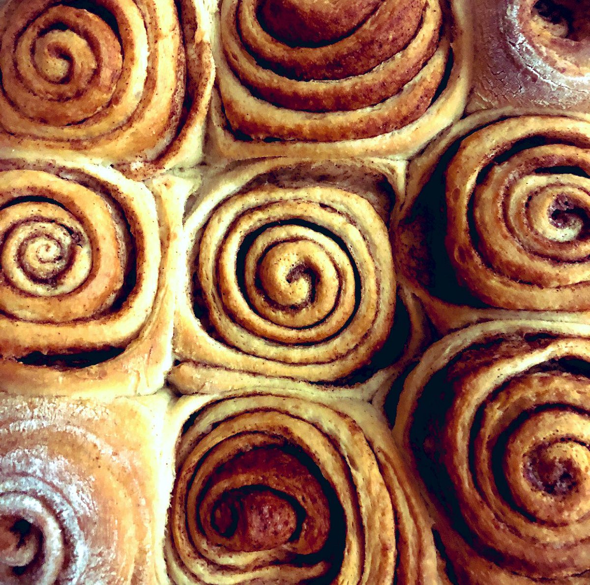 mustbejp's tweet photo. We know a thing or two about buns... call it an occupational hazard! The test kitchen is filled with the scent of cinnamon. These cinnamon buns are delicious and will be available VERY soon, but for now these are for US! #cinnamonbun #newcollaboration #eltham #elthamjons #se9 https://t.co/HePi3vcbdj