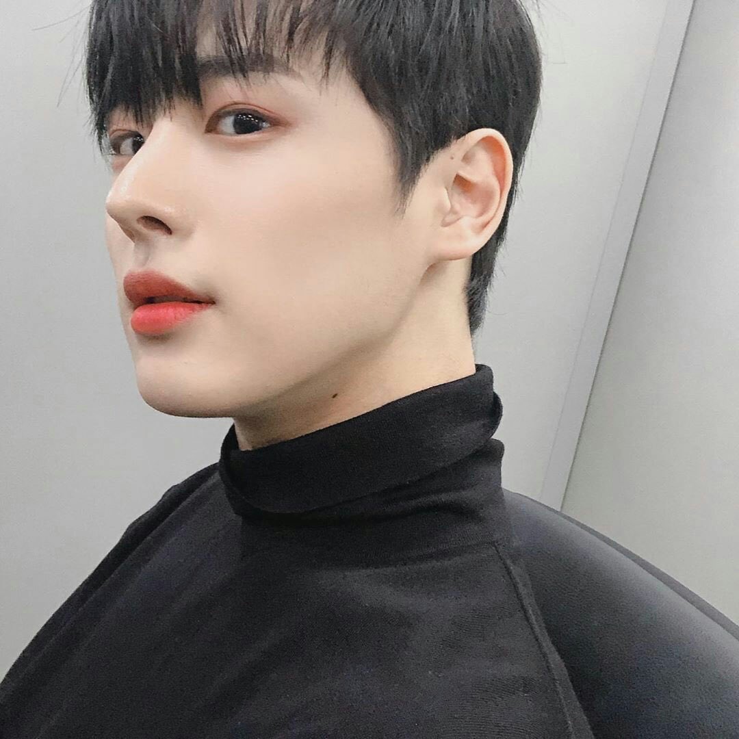 -byungchan selcas; a long but very necessary thread♡