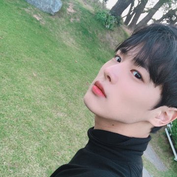 -byungchan selcas; a long but very necessary thread♡
