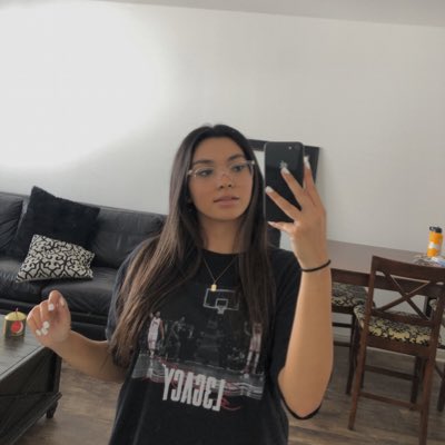 hannahmendez_'s tweet photo. #NewProfilePic +2 🤍 https://t.co/uCcHsuFqWQ