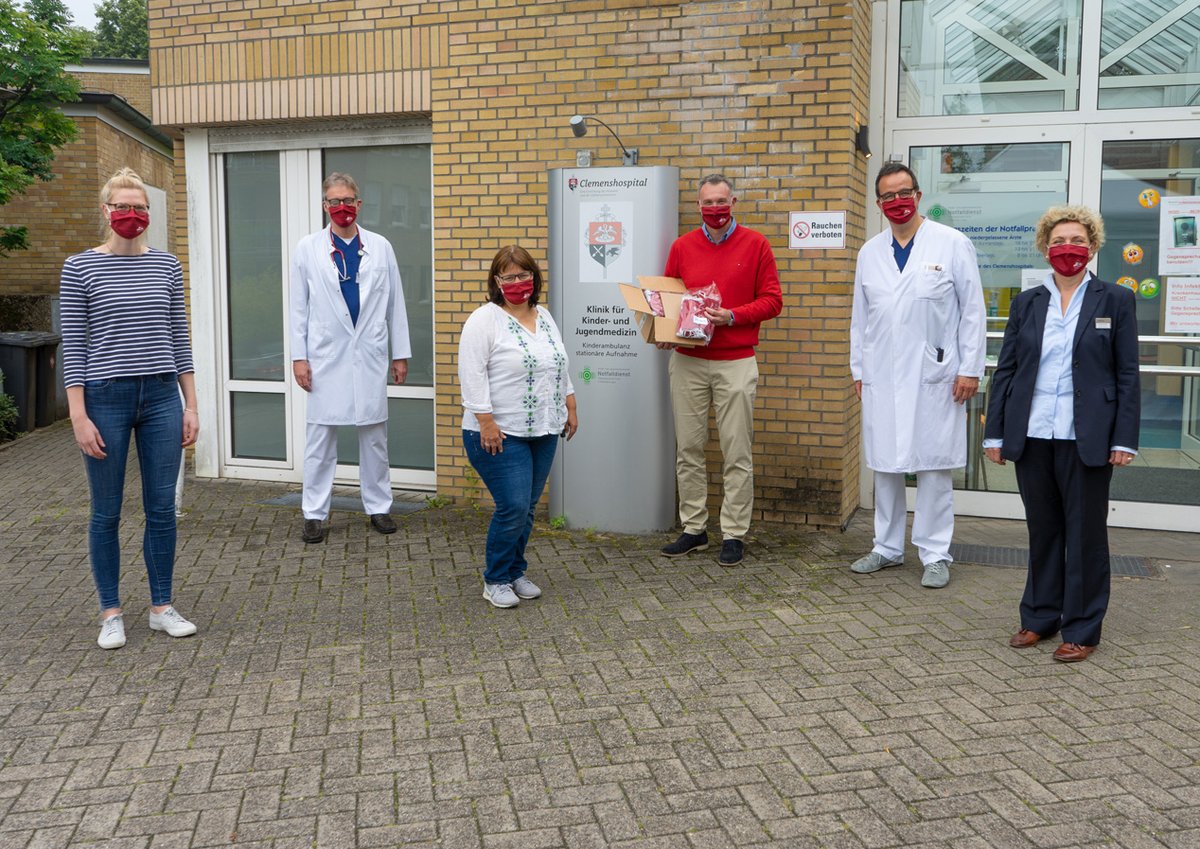 Muensterjournal's tweet photo. 200 Masken mit Pelikan-Logo - https://t.co/K5yPSF4Qgi Mund-Nasen-Schutz gehört inzwischen zum täglichen Leben dazu. Im Krankenhaus hat er... https://t.co/eq0yBaqagY