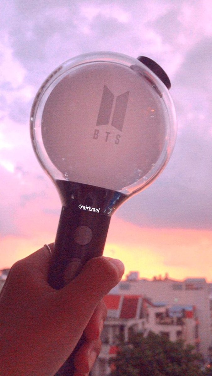 Kimeun2802's tweet photo. This is my valuable aset 💜💜💜💜
#bts #btsarmy #방탄소년단 https://t.co/956dn8vEwc