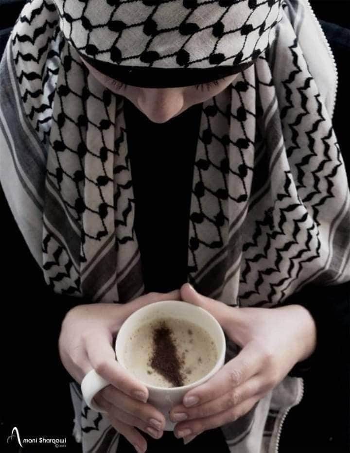 ScreenMix's tweet photo. مجموعة من المصممين العرب أطلقوا حملة
 "لماذا أراكِ في كل شيء" ردّا على إزالة إسم وخريطة فلسطين من خرائط جوجل. https://t.co/P4z9iqiakA