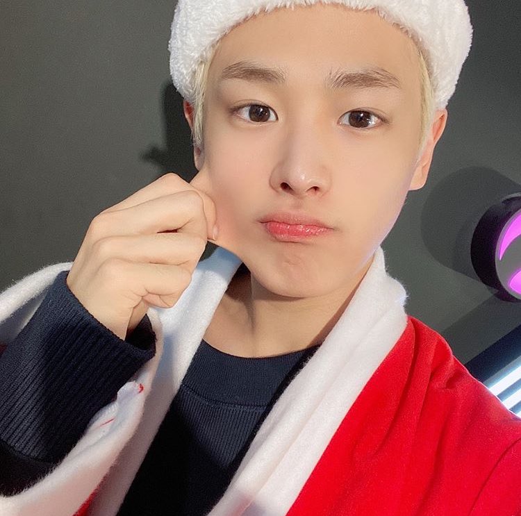 -byungchan selcas; a long but very necessary thread♡