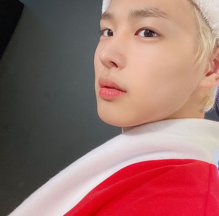 -byungchan selcas; a long but very necessary thread♡