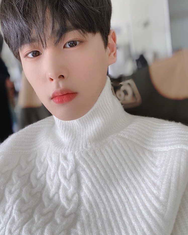 -byungchan selcas; a long but very necessary thread♡